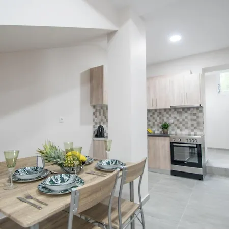 J & A Kandilas Apartament *